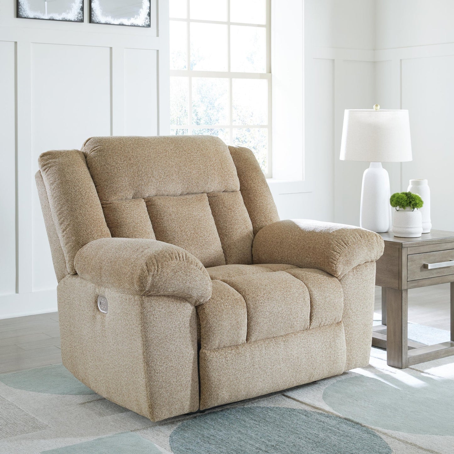 Tip-Off PWR Recliner/ADJ Headrest